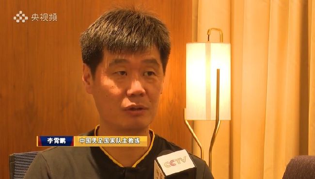 他二话不说，直接噗通一声跪在叶辰面前，胆战心惊又无比虔诚的说：叶大师，于某若是哪里做的不好，还请叶大师明示，于某定当全力改正。